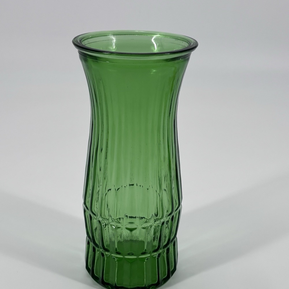 Vintage EO Brody Emerald Green Fluted Glass Flower Vase EUC